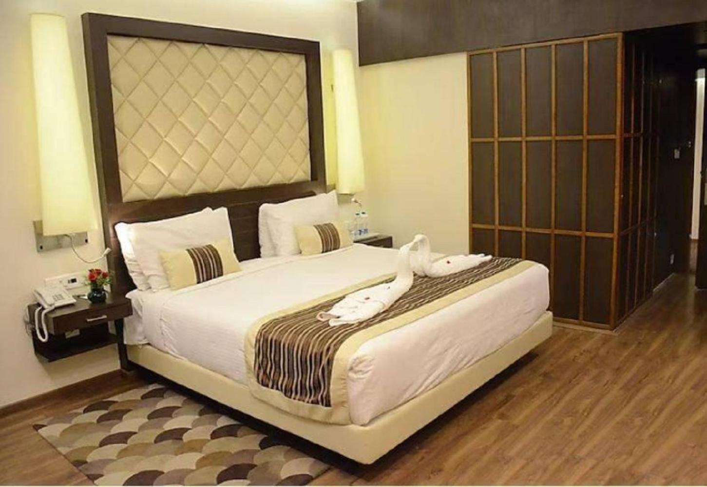 Hotel Costaa La Cage Near Delhi Airport By Gross Group New Delhi Bagian luar foto
