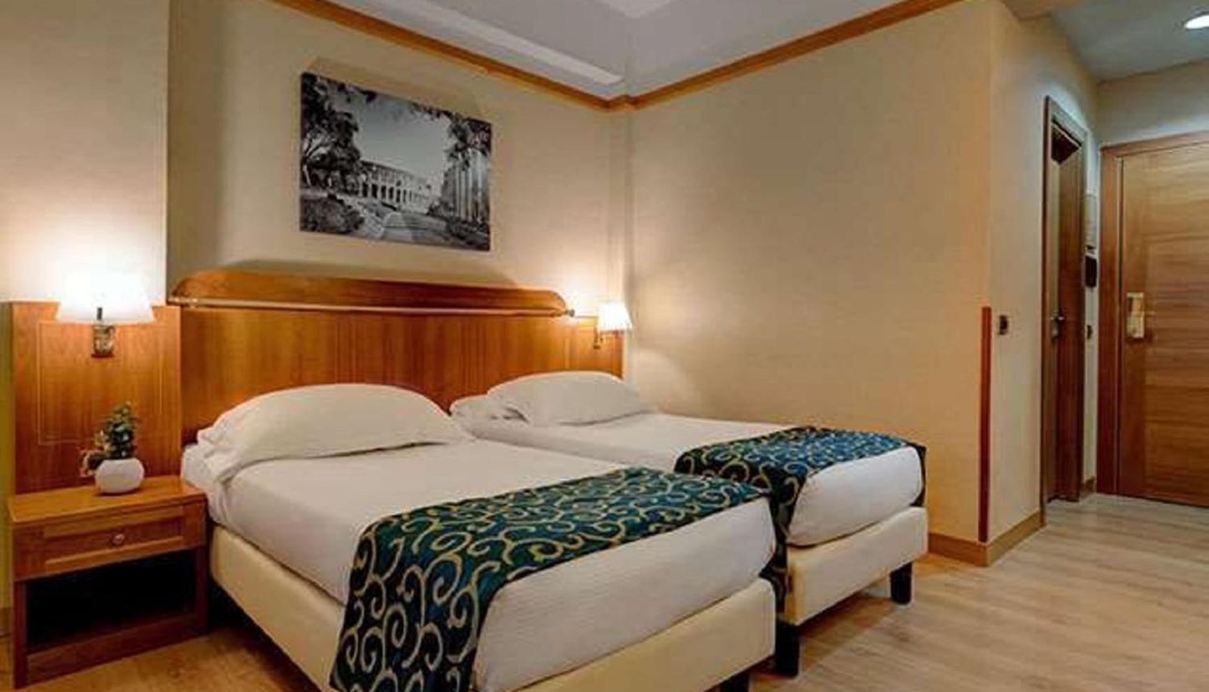 Hotel Costaa La Cage Near Delhi Airport By Gross Group New Delhi Bagian luar foto